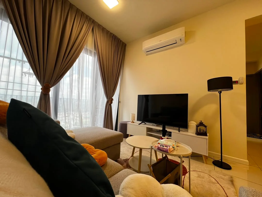 Living features: floor-to-ceiling windows, sheer curtains, grey fabric sofa, coffee table, wall-mounted TV, TV console, recessed downlights, 1 wall-mounted split AC, area rug, decorative lamp, decorative items on table; style: modern; view: city.